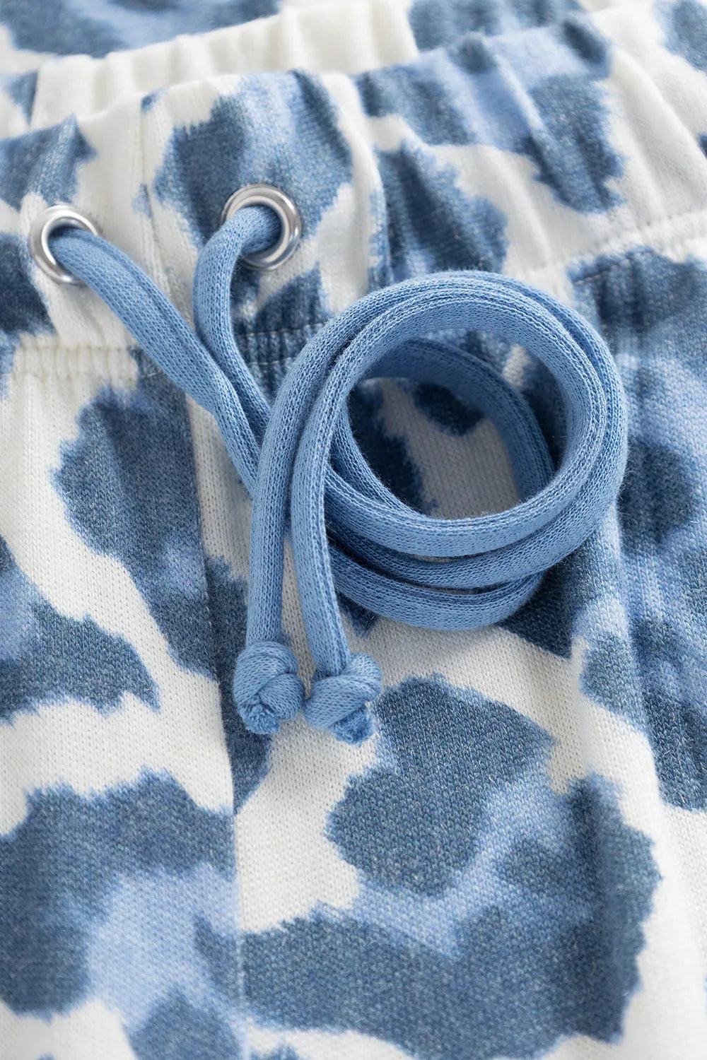 Ensemble Tshirt bleu jeans et pantalon impression léopard Féraud