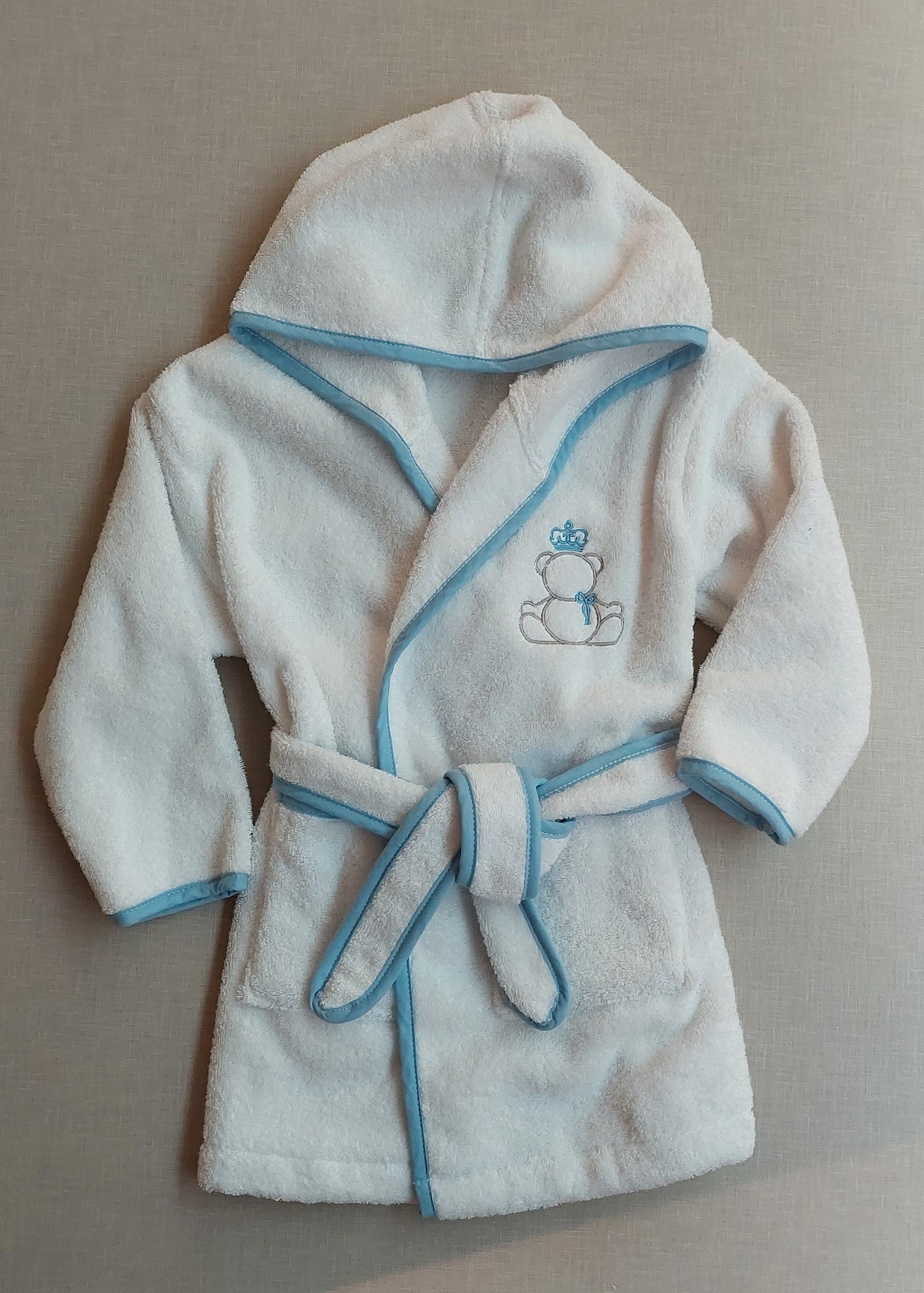 Combed cotton baby bath linen with embroidered teddy bear