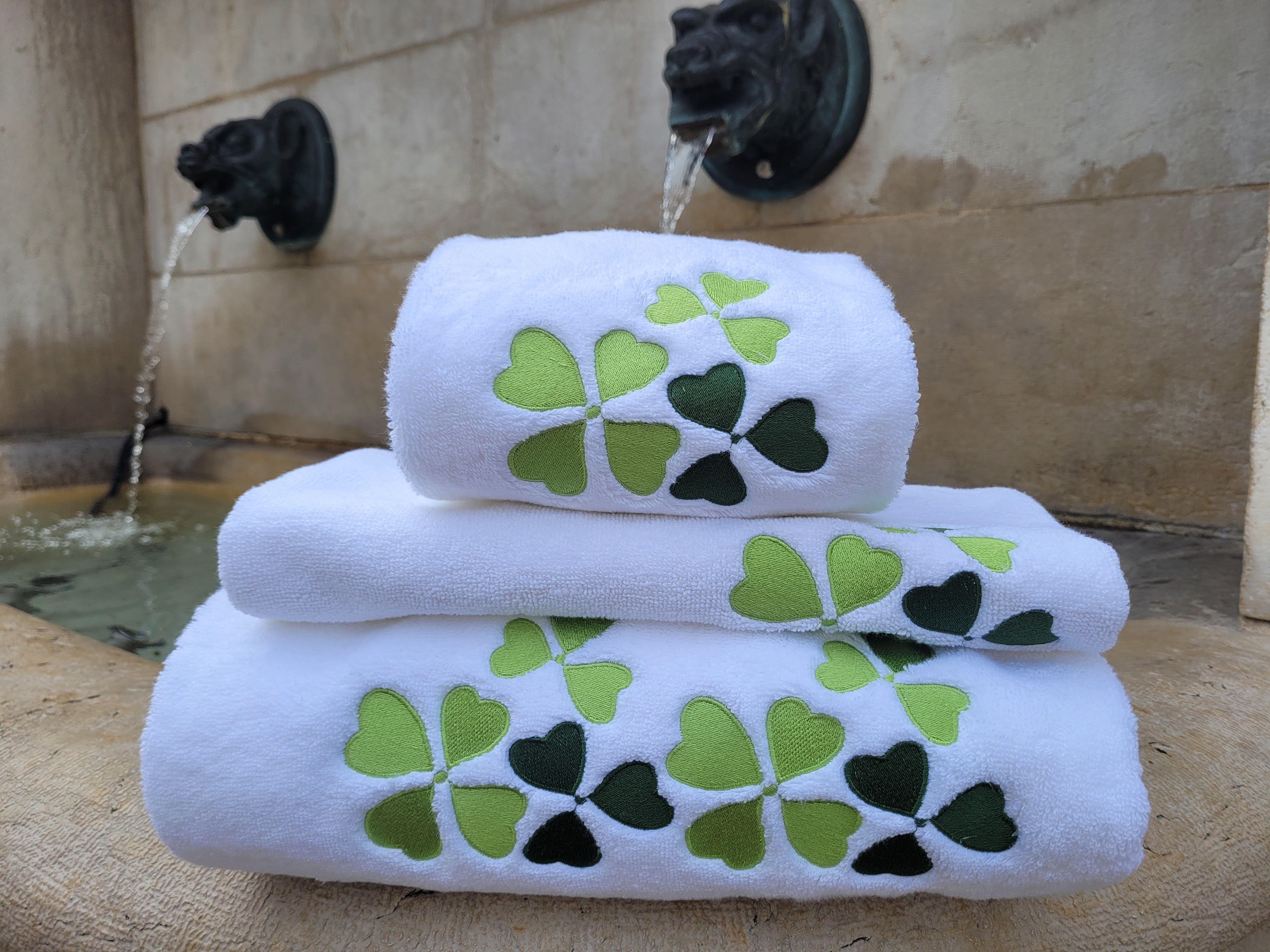 Linge de bain en coton avec Trèfles et Coccinelle brodés