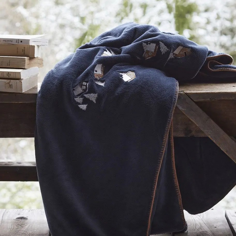 Plaid Polaire brodé Au cœur de la vallée Sylvie Thiriez