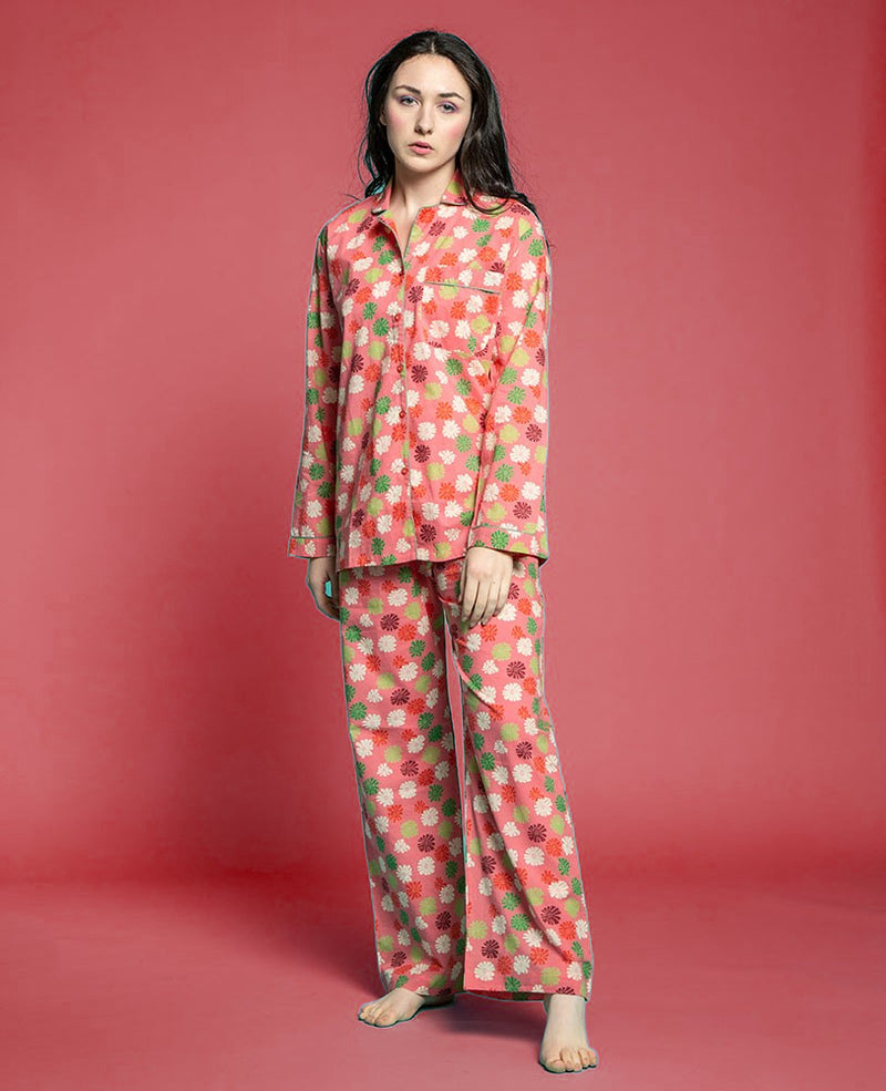 Achetez le pyjama femme Burmese Les Touristes et recevez un mug XXL Musango Candy Stripe offert.