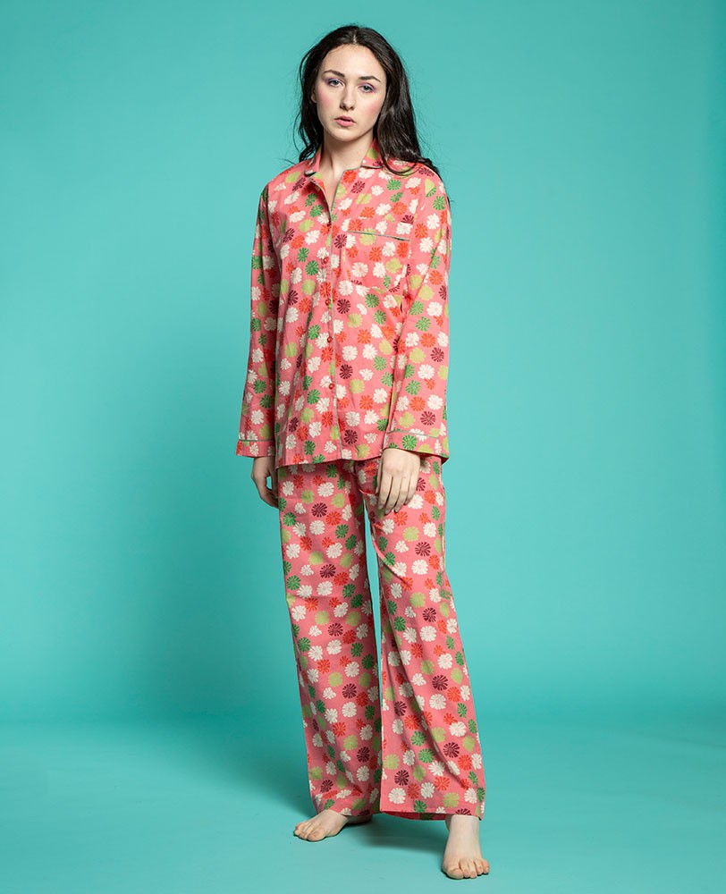 Achetez le pyjama femme Burmese Les Touristes et recevez un mug XXL Musango Candy Stripe offert.