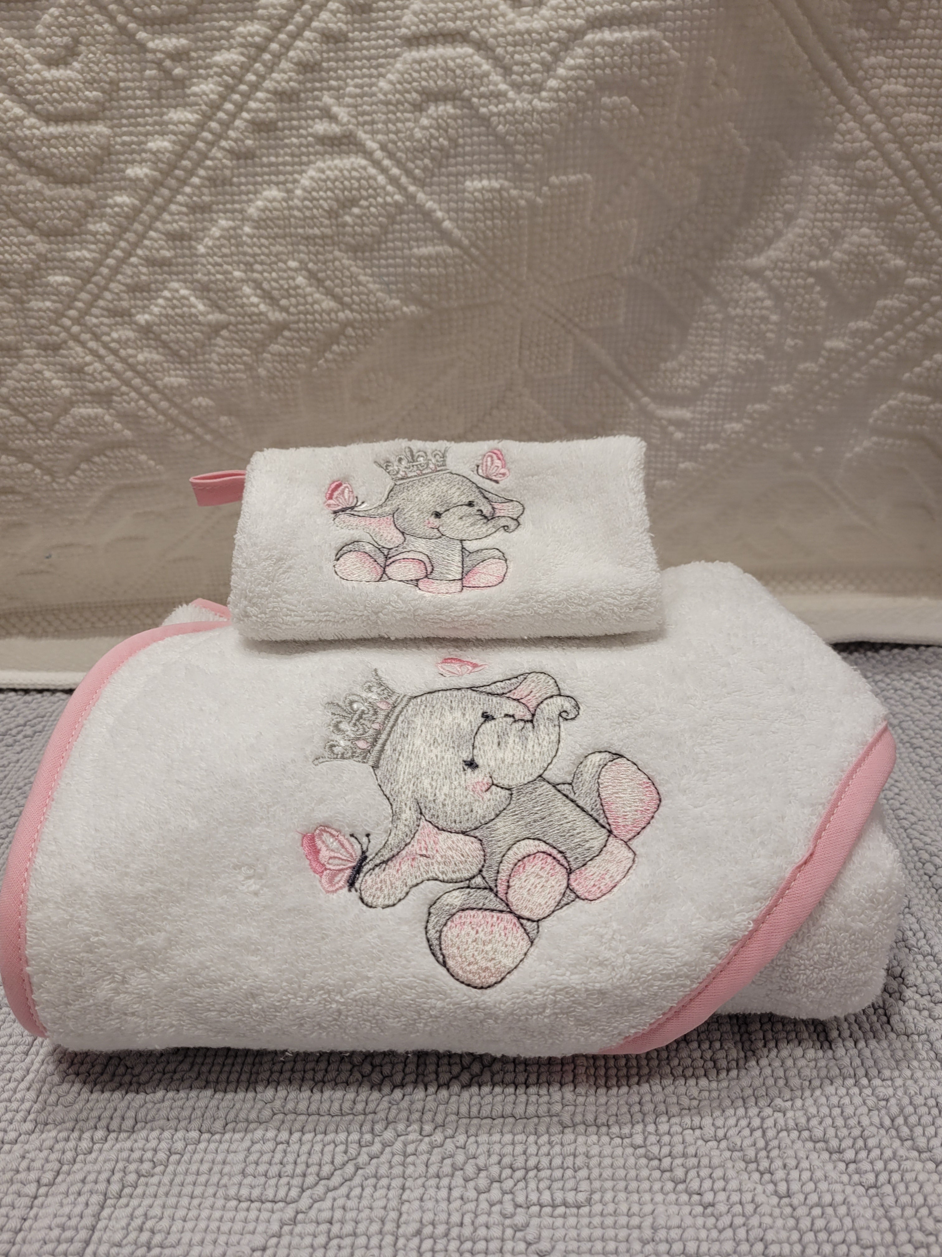Combed cotton baby bath linen with embroidered elephant
