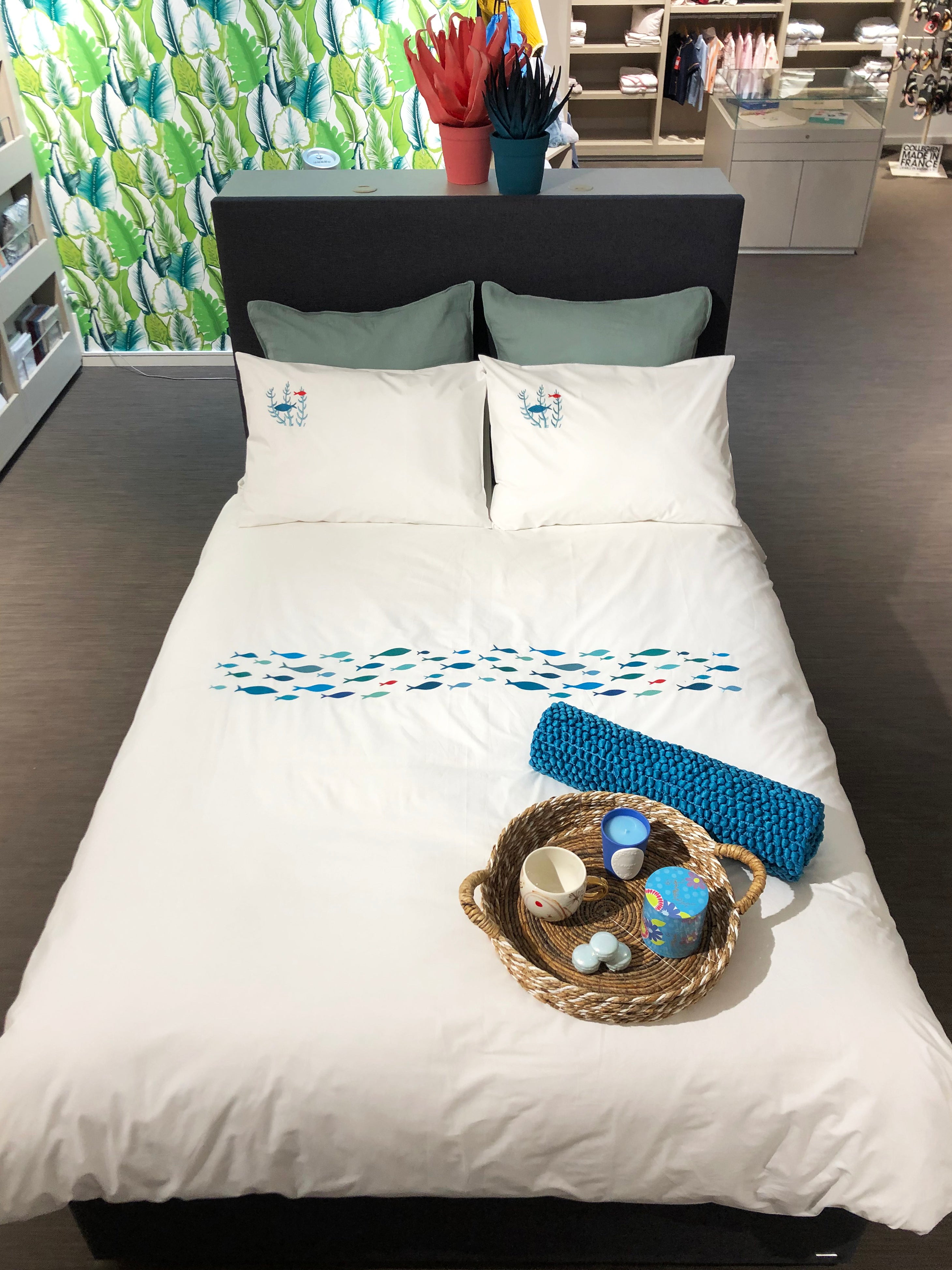 Printed cotton percale pillowcase with skiers
