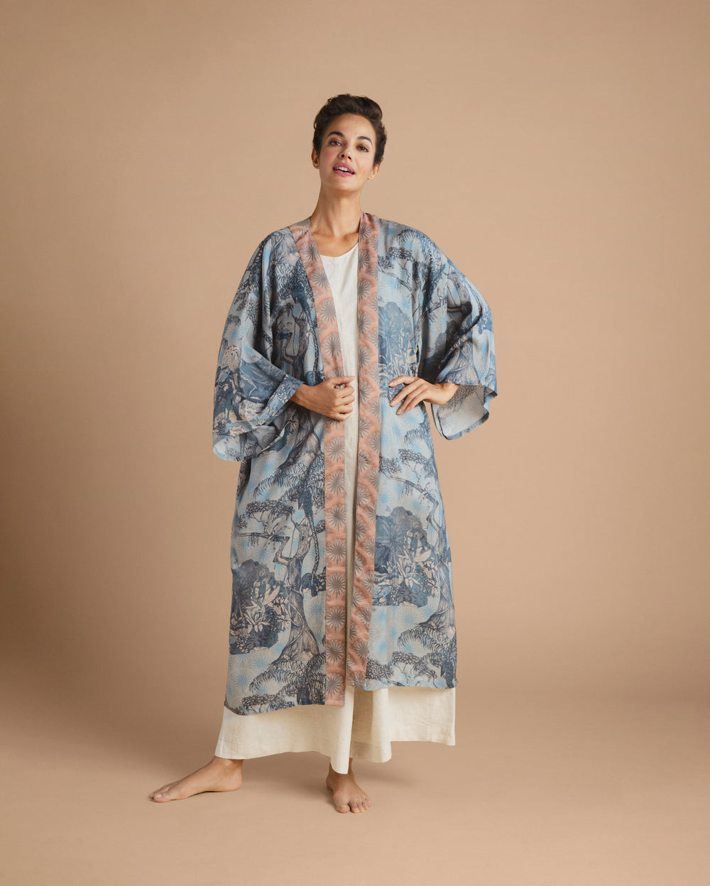 Short white cotton and modal kimono with lace for women