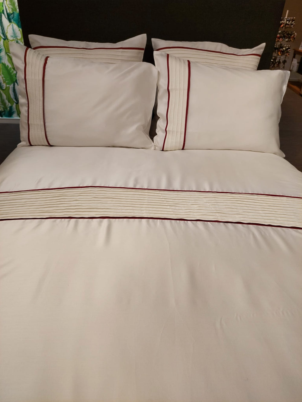 Housse de couette en Tencel crème avec plissé en lin lavé et biais bordeaux